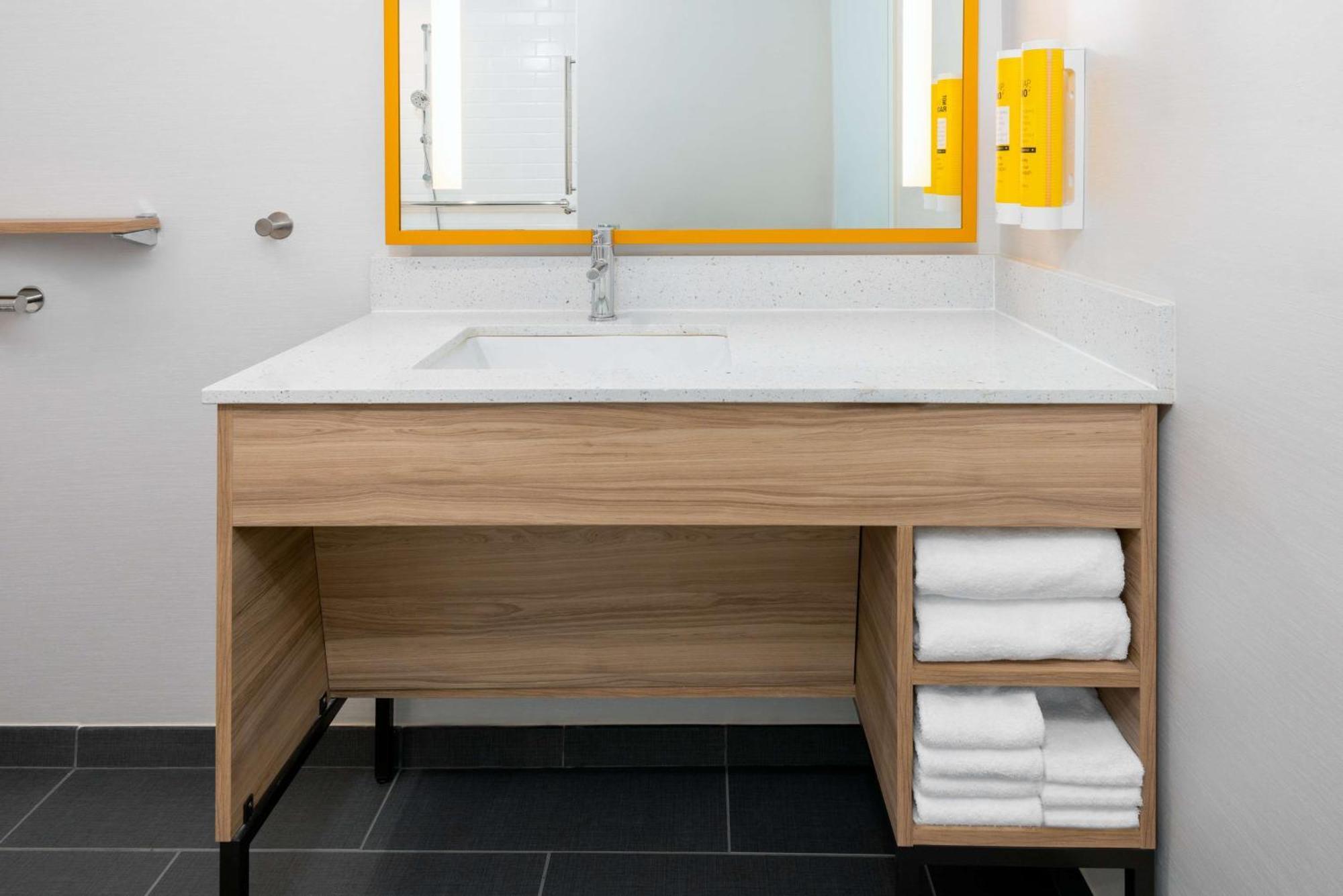 Tru By Hilton Wilmington Hotel Bagian luar foto